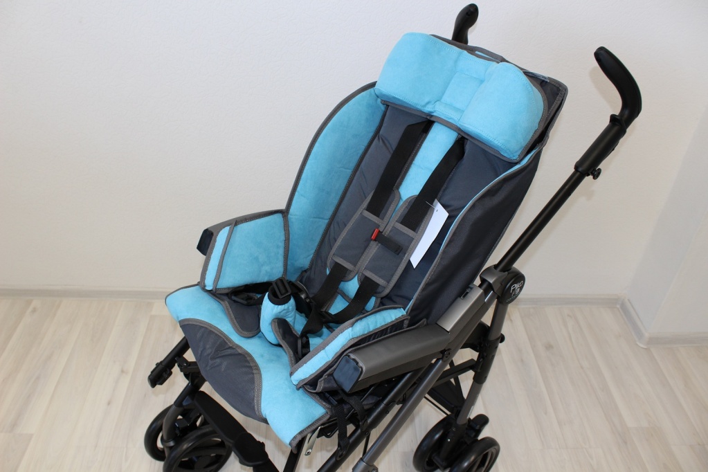 коляска Pliko